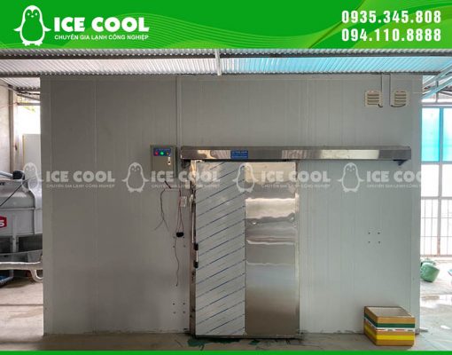 Cửa kho lạnh được làm hoàn toàn bằng inox 304